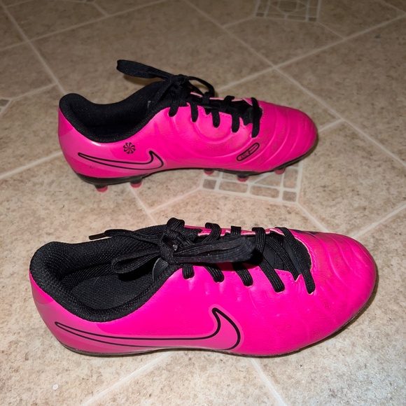 Nike soccer cleats - Picture 4 of 6